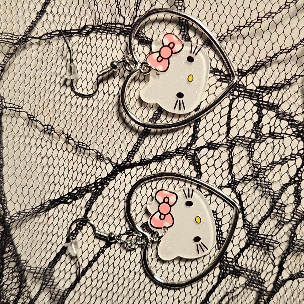 Hello Kitty Heart Earrings